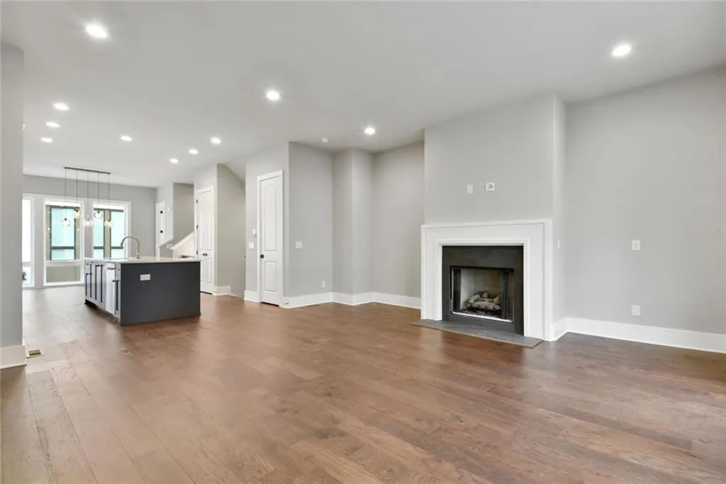 Atlanta, Georgia 30316, United States, 3 Bedrooms Bedrooms, ,4 BathroomsBathrooms,Residential,Active,192686