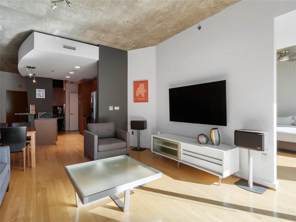 943 Peachtree Street NE 902