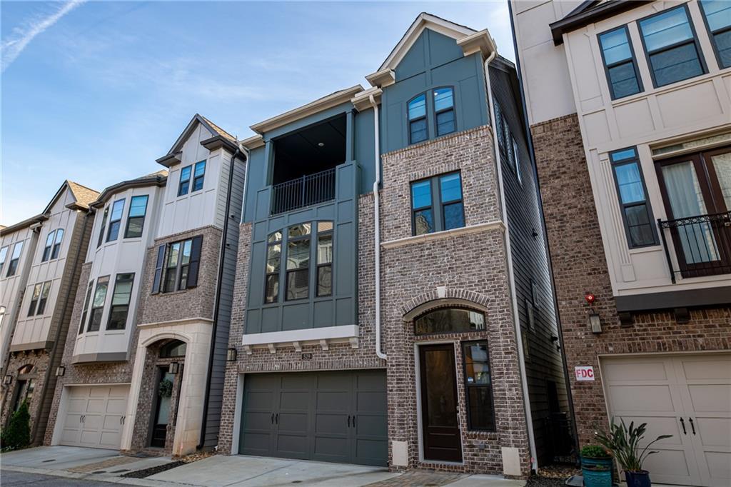 529 Broadview Place NE