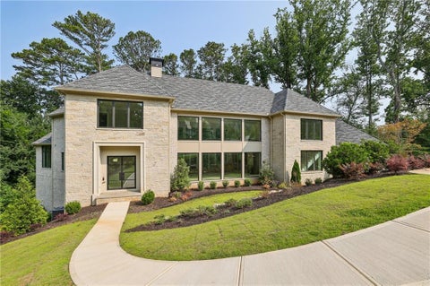 Homes For Sale - 825 Kenry Court<br/> Atlanta, GA 30342