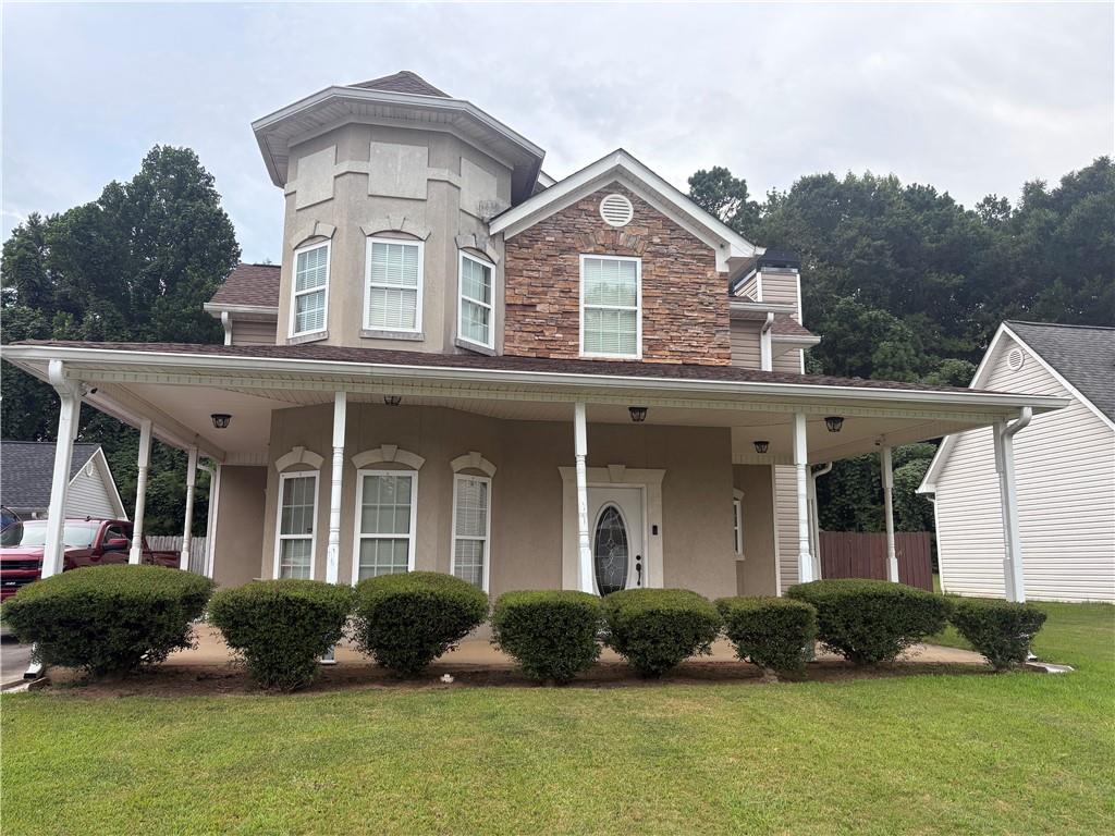 This almost stepless Craftsman home in Dogwood Trace has 3 bedrooms and 2.5 baths. It's got an open concept with a big family room that has a fireplace, a separate dining room (which could also be an office, playroom, or additional bedroom), and a large kitchen with stainless steel appliances. The master bedroom has an en suite with a jetted garden tub, a tiled shower, dual vanities, and a big walk-in closet. Upstairs, there are two more spacious bedrooms, a laundry room, and a second full bath. There's also a detached 2-car garage with a covered breezeway that leads into the kitchen. The privacy-fenced backyard is perfect for gatherings and enjoying the wooded views. Plus, it's within walking distance to the basketball court, clubhouse, and pool. And it's super convenient to shopping, dining, the hospital, and the interstate.