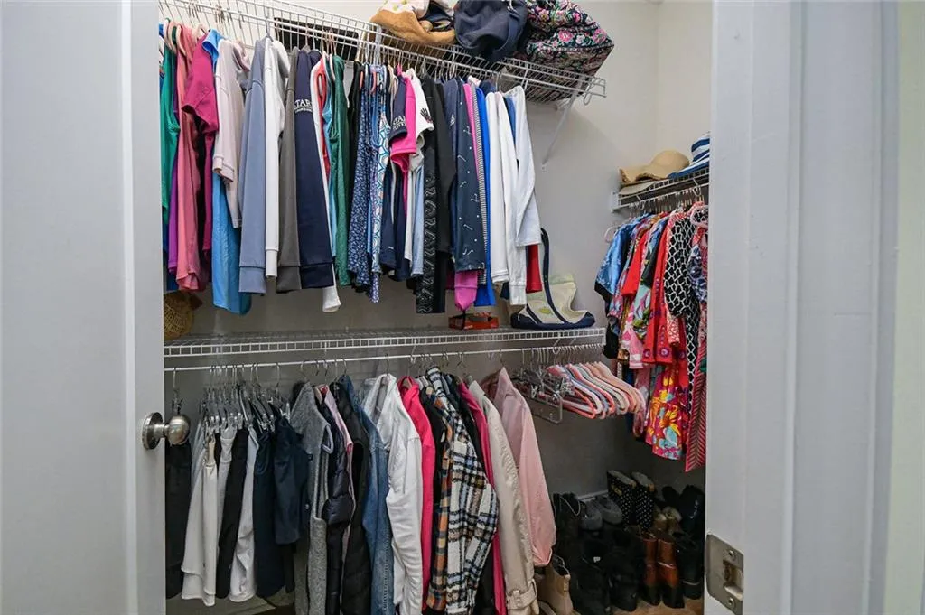 Sandy Springs, Georgia 30328, United States, 5 Bedrooms Bedrooms, ,4 BathroomsBathrooms,Residential,Active,190889