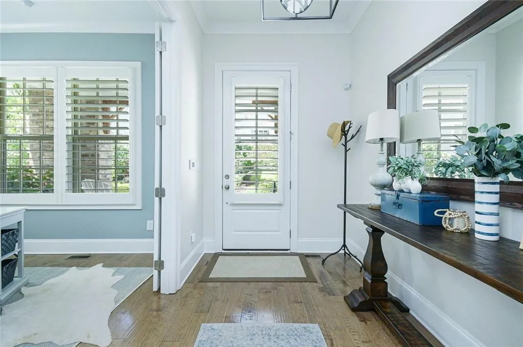 Sandy Springs, Georgia 30328, United States, 5 Bedrooms Bedrooms, ,4 BathroomsBathrooms,Residential,Active,190889