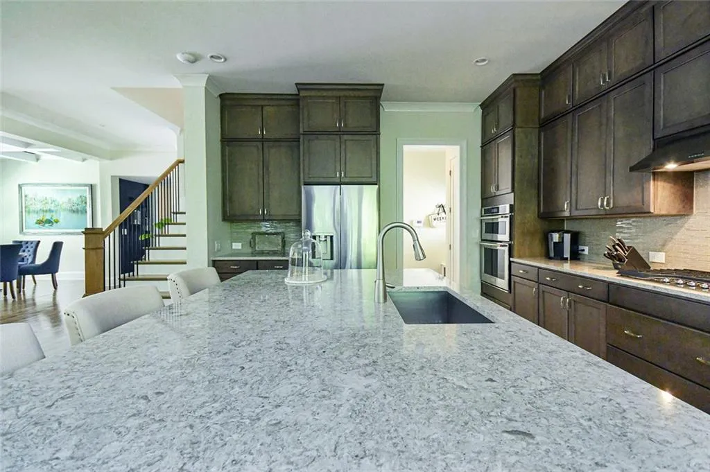 Sandy Springs, Georgia 30328, United States, 5 Bedrooms Bedrooms, ,4 BathroomsBathrooms,Residential,Active,190889