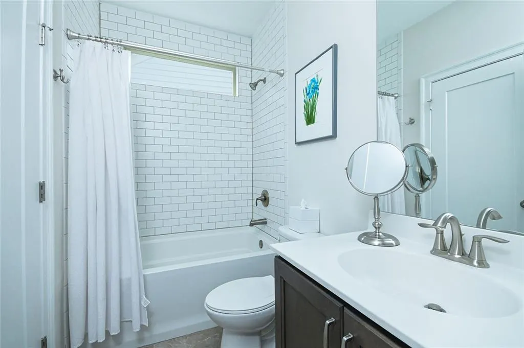 Sandy Springs, Georgia 30328, United States, 5 Bedrooms Bedrooms, ,4 BathroomsBathrooms,Residential,Active,190889