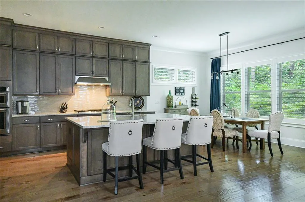 Sandy Springs, Georgia 30328, United States, 5 Bedrooms Bedrooms, ,4 BathroomsBathrooms,Residential,Active,190889