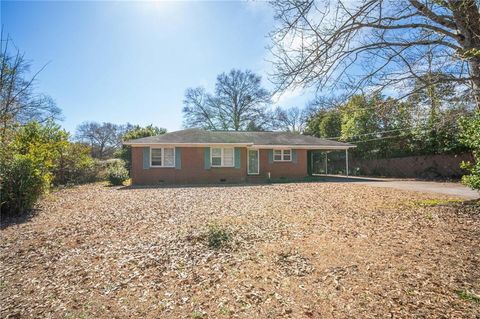 Homes For Sale - 119 Woodlawn Avenue<br/> Warner Robins, GA 31093