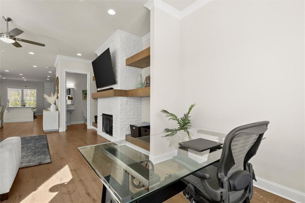 CHELSEA WALK - Residential