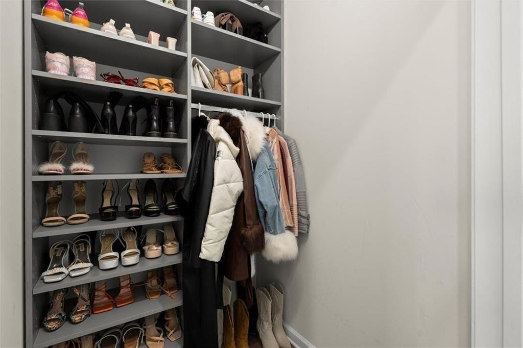 CHELSEA WALK - Residential