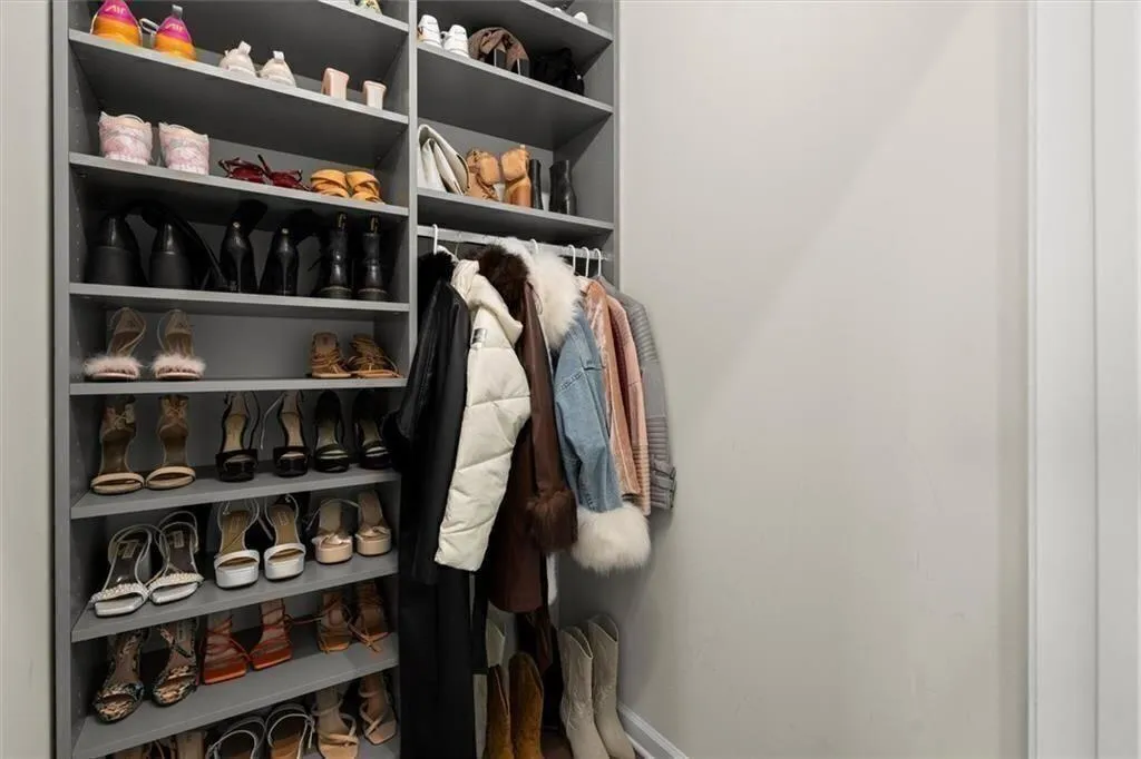 Alpharetta, Georgia 30009, United States, 3 Bedrooms Bedrooms, ,4 BathroomsBathrooms,Residential,Active,207994