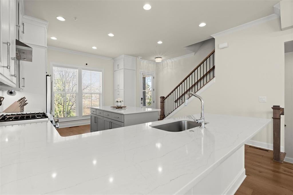 CHELSEA WALK - Residential