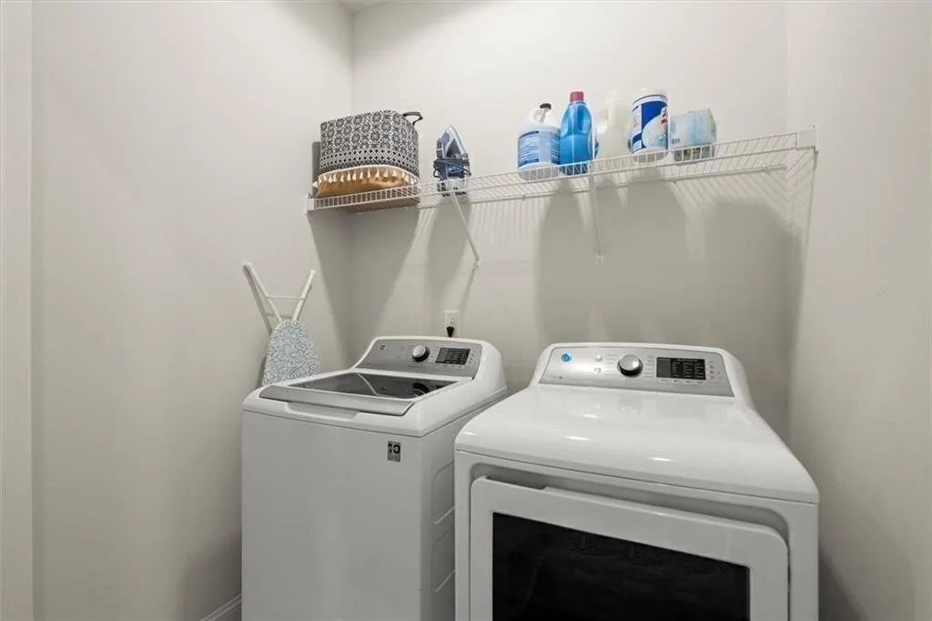 Alpharetta, Georgia 30009, United States, 3 Bedrooms Bedrooms, ,4 BathroomsBathrooms,Residential,Active,207994