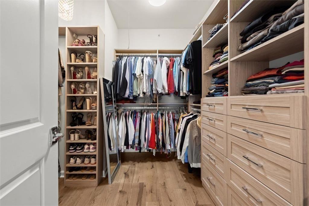 CHELSEA WALK - Residential