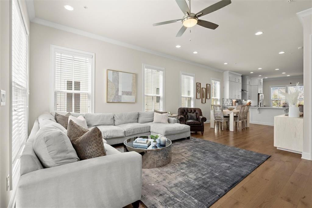 CHELSEA WALK - Residential