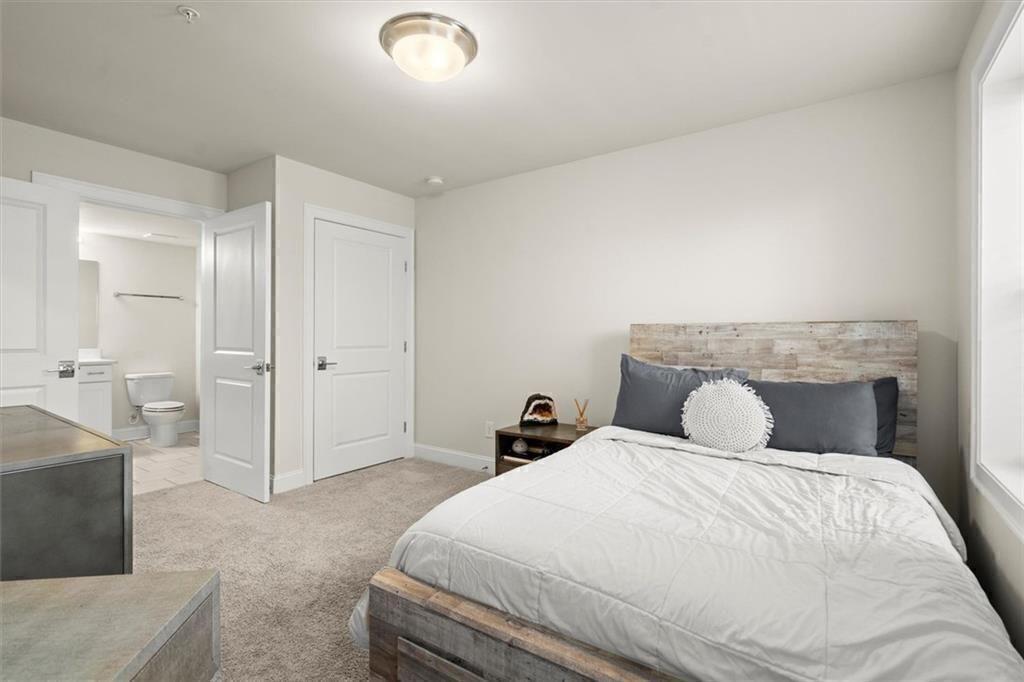 CHELSEA WALK - Residential