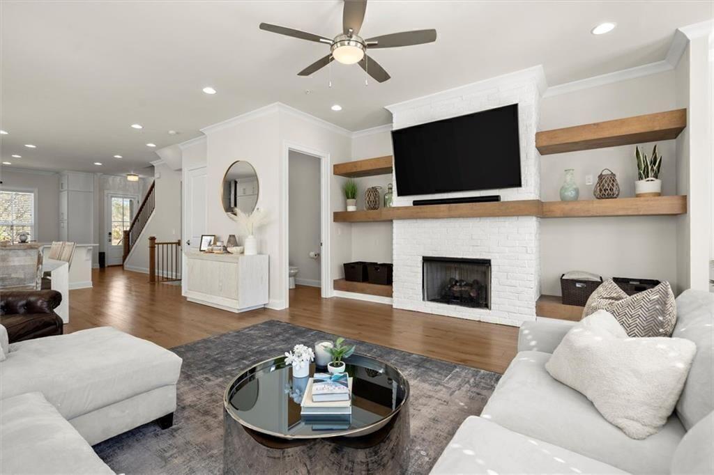 CHELSEA WALK - Residential