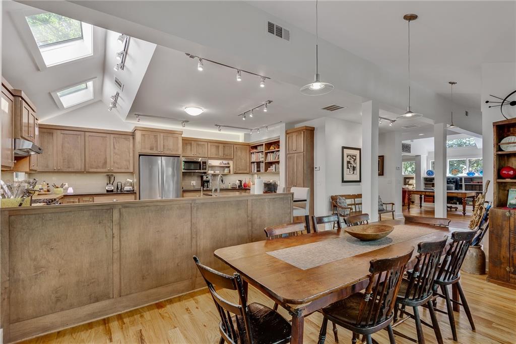 4621 Lakeshore Drive