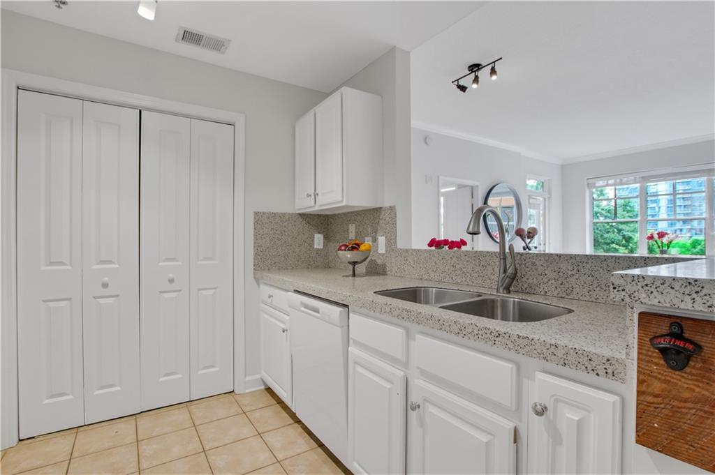 1101 Juniper Street NE 413