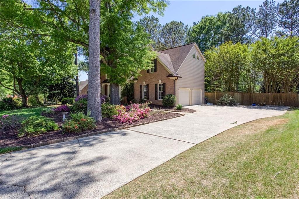 131 HELMSWOOD Circle SW