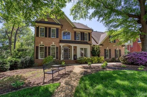 131 HELMSWOOD Circle SW Marietta GA 30064
