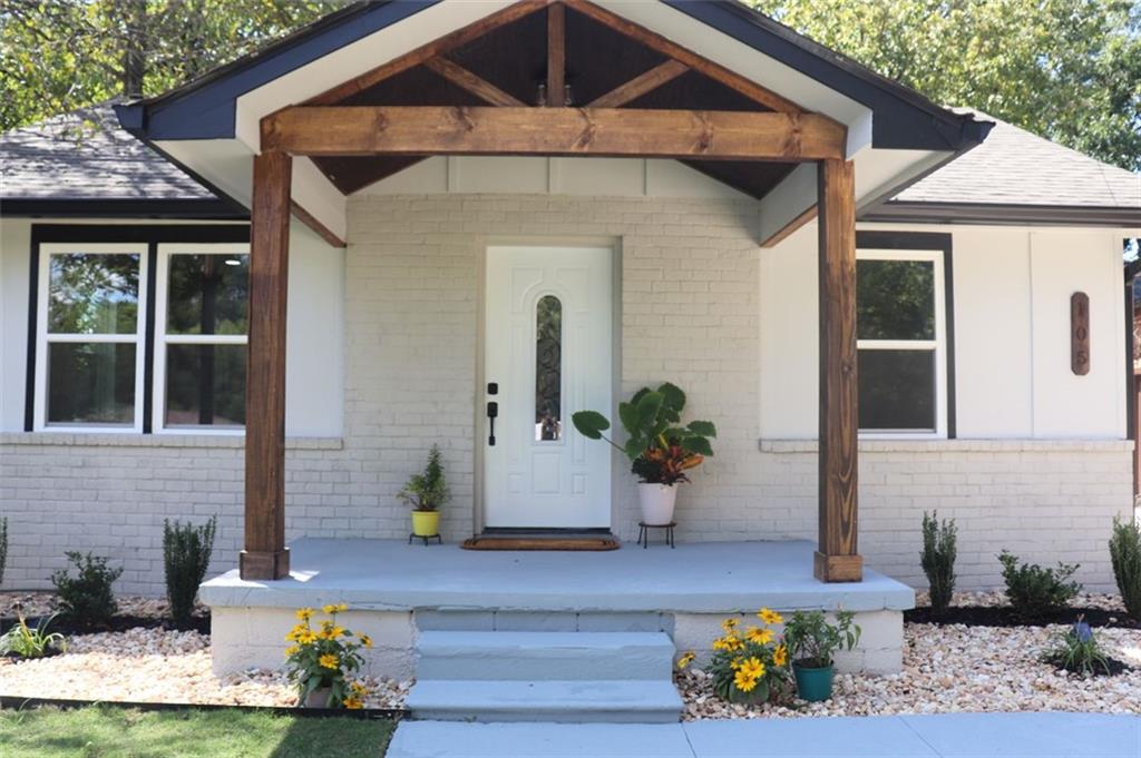 Welcome to this beautifully updated home offering the perfect blend of style, comfort, and convenience—with no HOA restrictions. Enjoy the curb appeal of brand-new panel siding and a striking new brick front. Step inside to discover an open floor plan, featuring a renovated kitchen with sleek quartz countertops, tile backsplash, and brand-new appliances. Enjoy peace of mind with a new HVAC, water heater, windows, lighting fixtures, and a two-year-old roof.
Out back, relax or entertain in your fenced private yard, complete with a new grill and solar-powered gate leading to ample rear parking. The level lot makes maintenance a breeze, and the location is very convenient—just minutes from UNG, I-985, and all the dining and shopping Gainesville has to offer.
Whether you're looking for a primary residence or a highly rentable investment, this home checks every box.