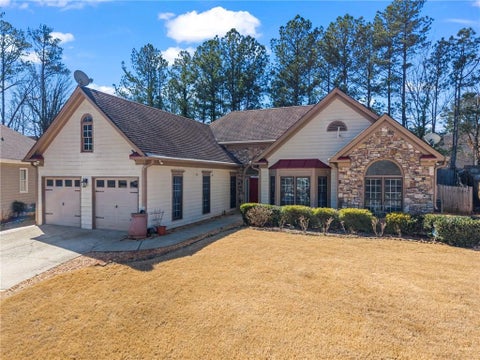 Homes For Sale - 3030 Northcliff Drive<br/> Suwanee, GA 30024