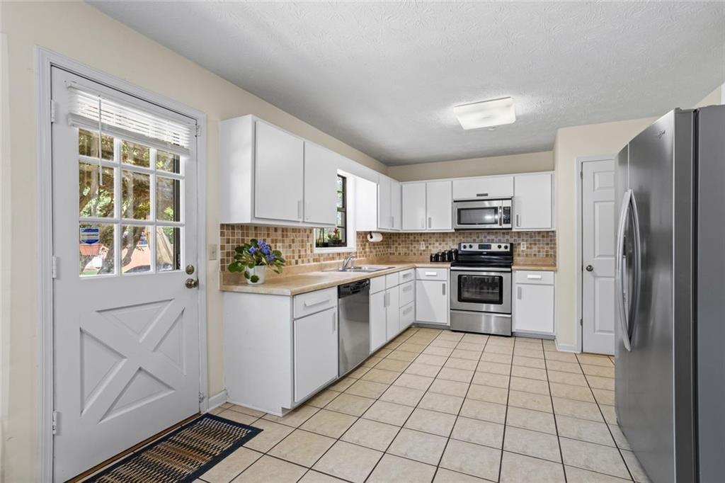 618 Summerville Drive, Lawrenceville, Georgia image 11