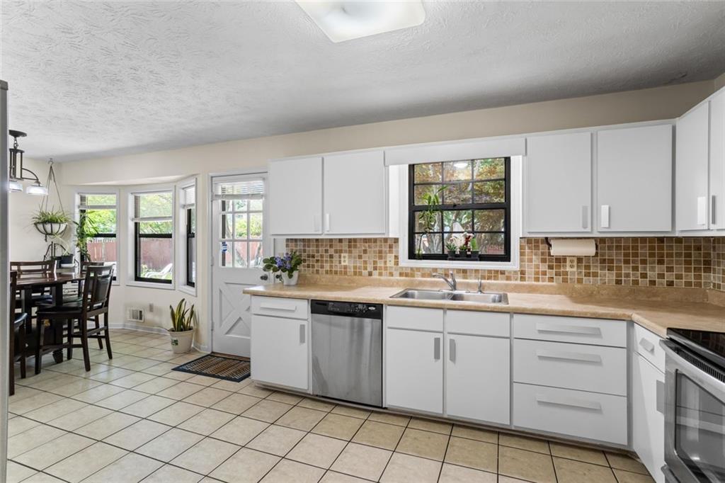 618 Summerville Drive, Lawrenceville, Georgia image 13
