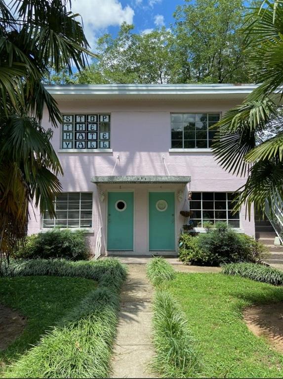 Updated fully occupied Art Deco style quadruplex in highly sought after Grant Park.
All One bedroom one bath units have back balconies on a very large corner lot. Strong cash flowing property with updated appliances, full kitchen with granite counters, updated floors throughout, canned lighting, and W/D included in all units. All Units are 100% electric and separately metered for water.
Adjacent to Larkin on Memorial, Atlanta Beltline, Oakland Cemetery, and the Memorial Drive retail district. Ideal AirBnB for even more upside!