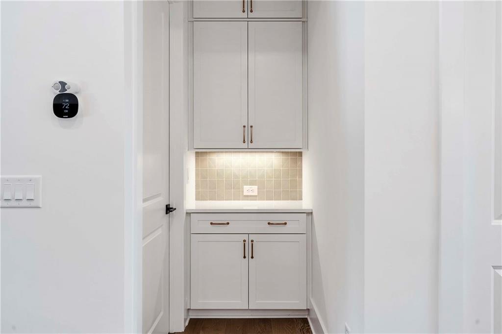 Lakeview - Residential Lease