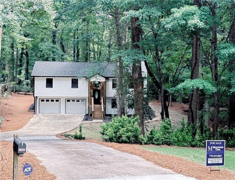 Homes For Sale - 4508 Lost Mountain Court<br/> Powder Springs, GA 30127