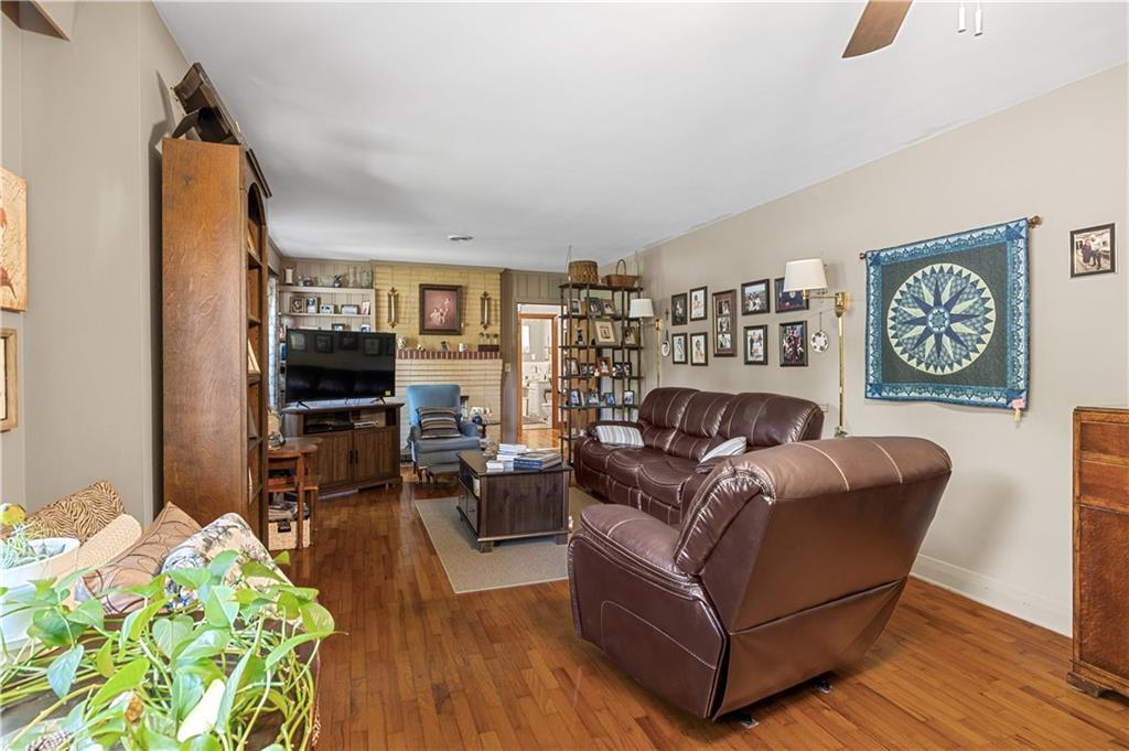 106 E Valley Rd