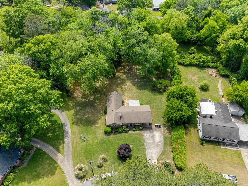 106 E Valley Rd