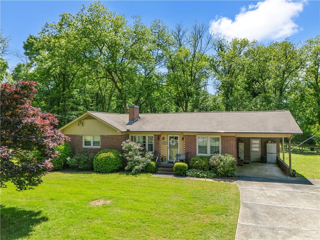 106 E Valley Rd