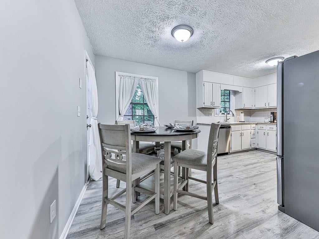 389 Saint Albans Court SW