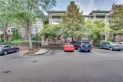 Condominium in Atlanta GA 2700 Pine Tree Road 27.jpg