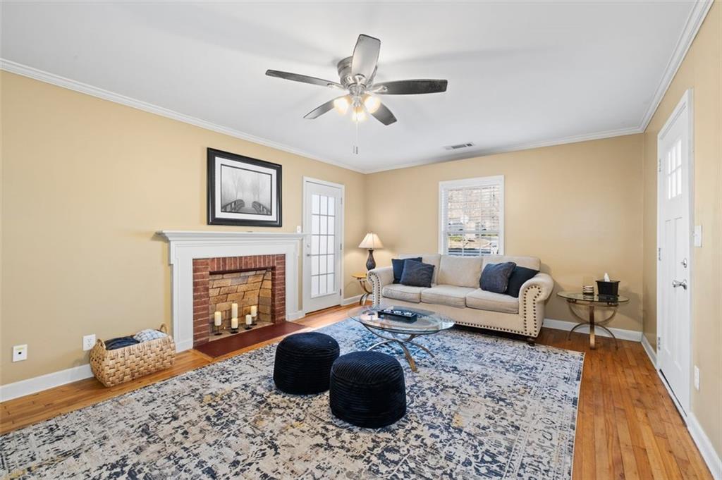 238 Crescent Circle SW