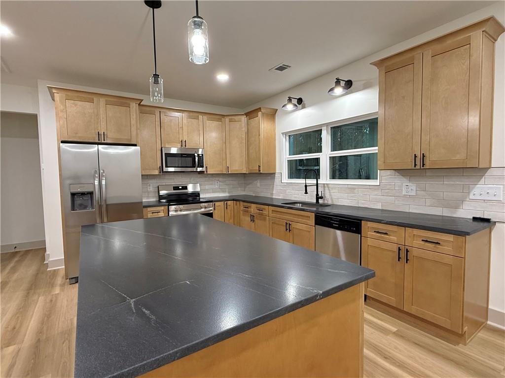 215 Briar Ridge Rd NW