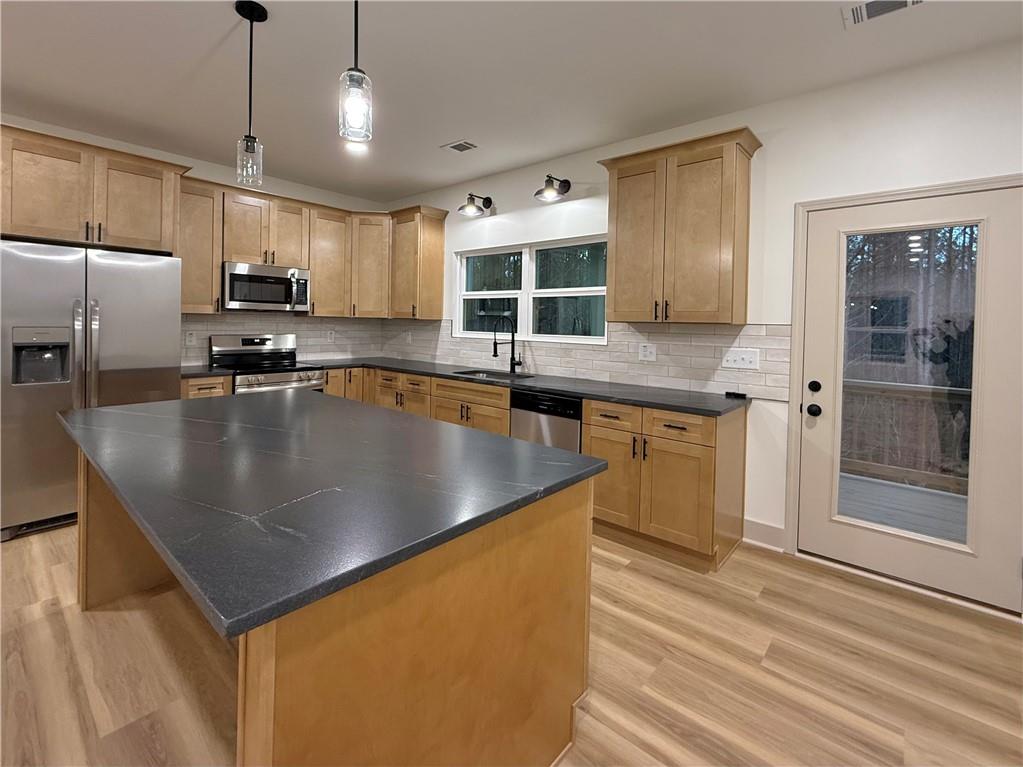 215 Briar Ridge Rd NW