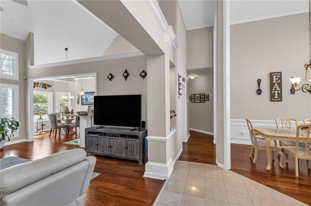 4090 Cherry Ridge Walk, Suwanee, Georgia image 9