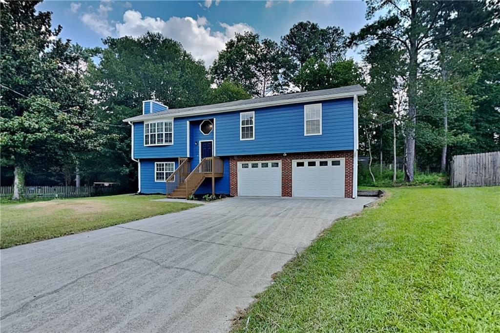 Charming 3 bed, 2 bath, 1,828 sqft home in Powder Springs! Open kitchen concept with updated counters and a spacious living room. Primary suite with attached bathroom. Spacious backyard, great for gatherings! Pets accepted on a case by case basis. Additional admin fees apply. The Fireplace is decorative. Schedule your showing today! This home is as-is.
This home may be located within a Homeowners Association (HOA) community. If so, residents will be responsible for adhering to all HOA rules and regulations. Please contact your agent or landlord's agent for more information.
DISCLAIMER: Cobb County has certain restrictions on the number and relationship of occupants living in single family homes. All prospective tenants represent that they have reviewed, understand and shall comply with such restrictions.