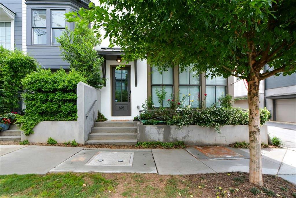 698 Fraser Street 85