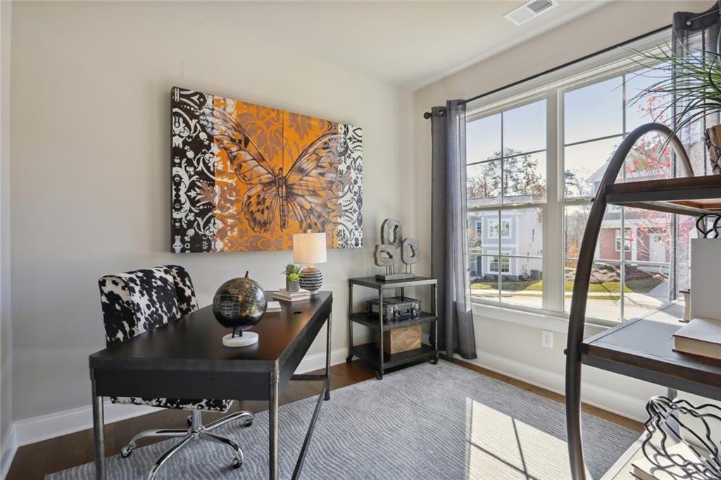 220 Lakeside Place