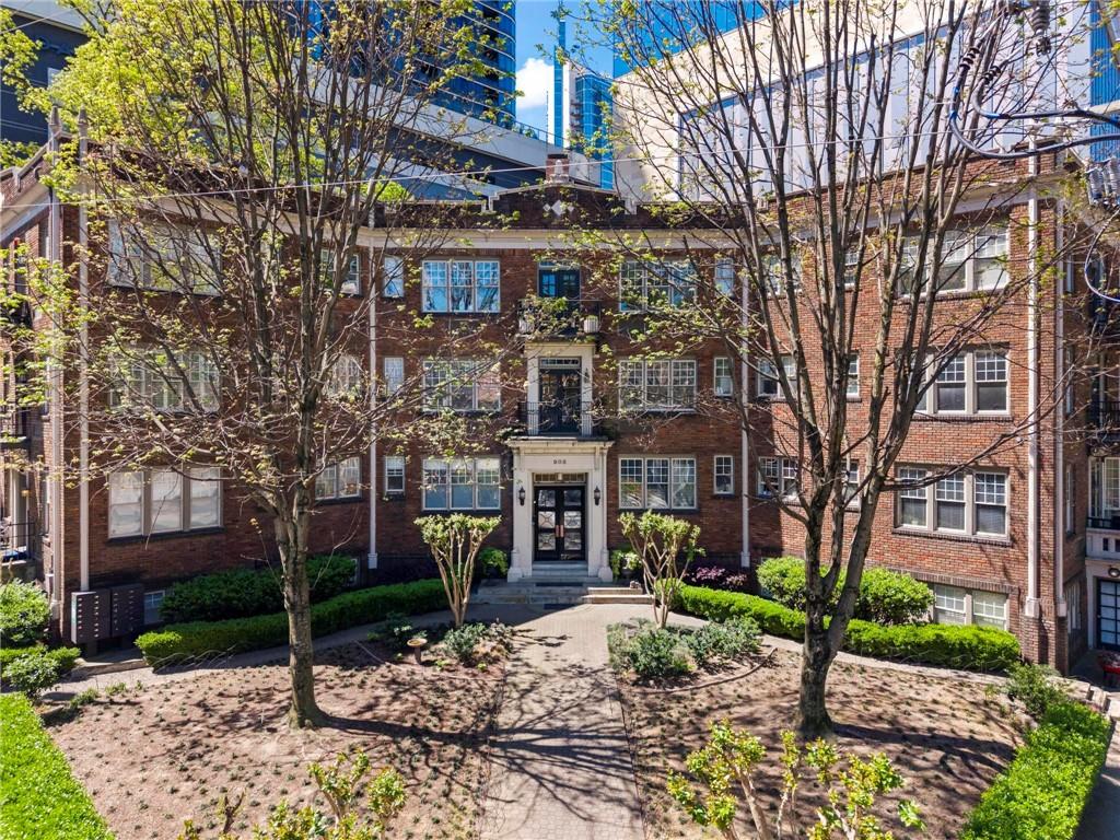 908 Juniper Street NE 207