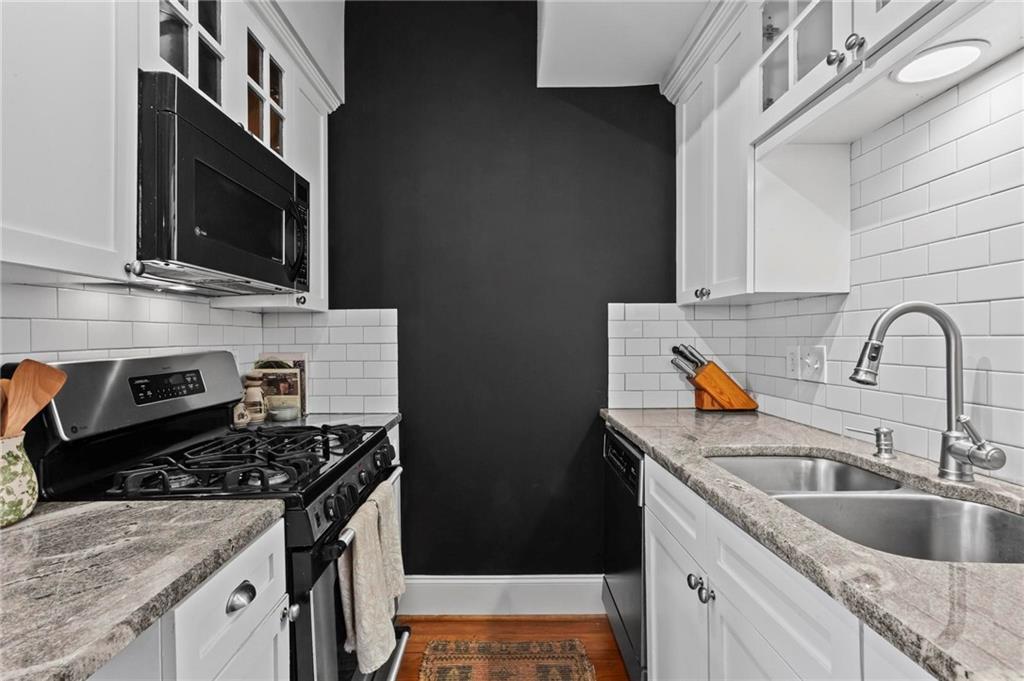 908 Juniper Street NE 207