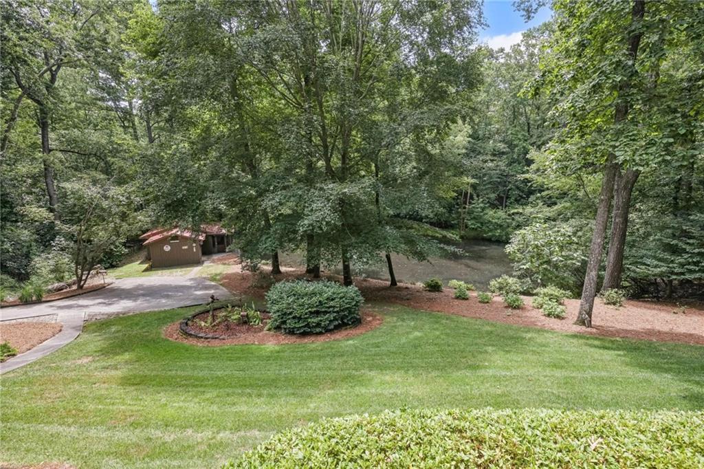 850 Jett Ferry Manor