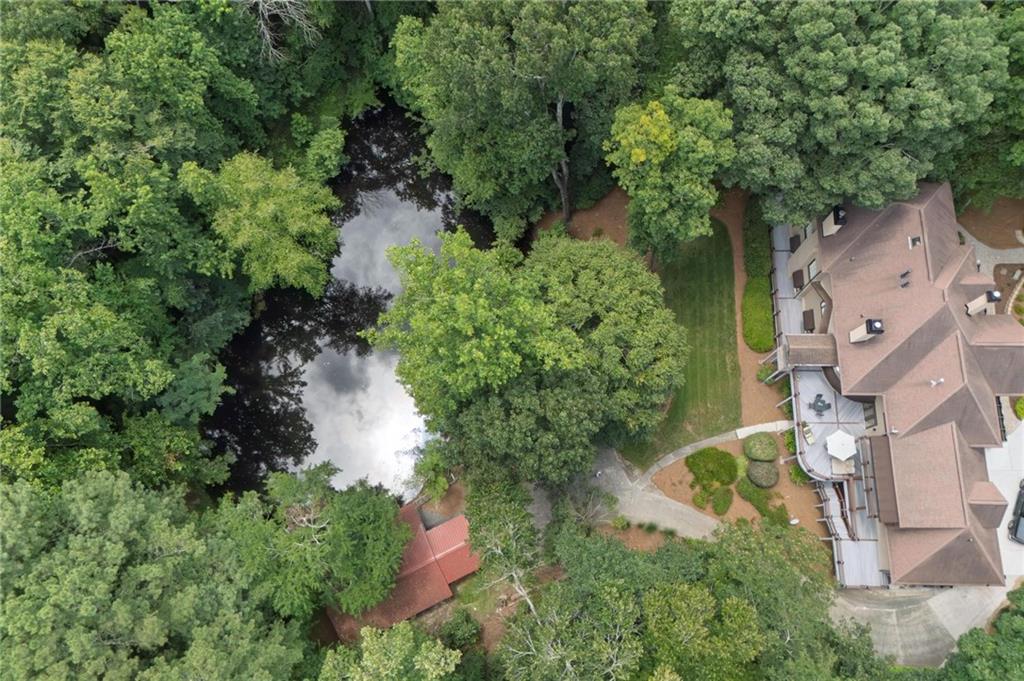 850 Jett Ferry Manor