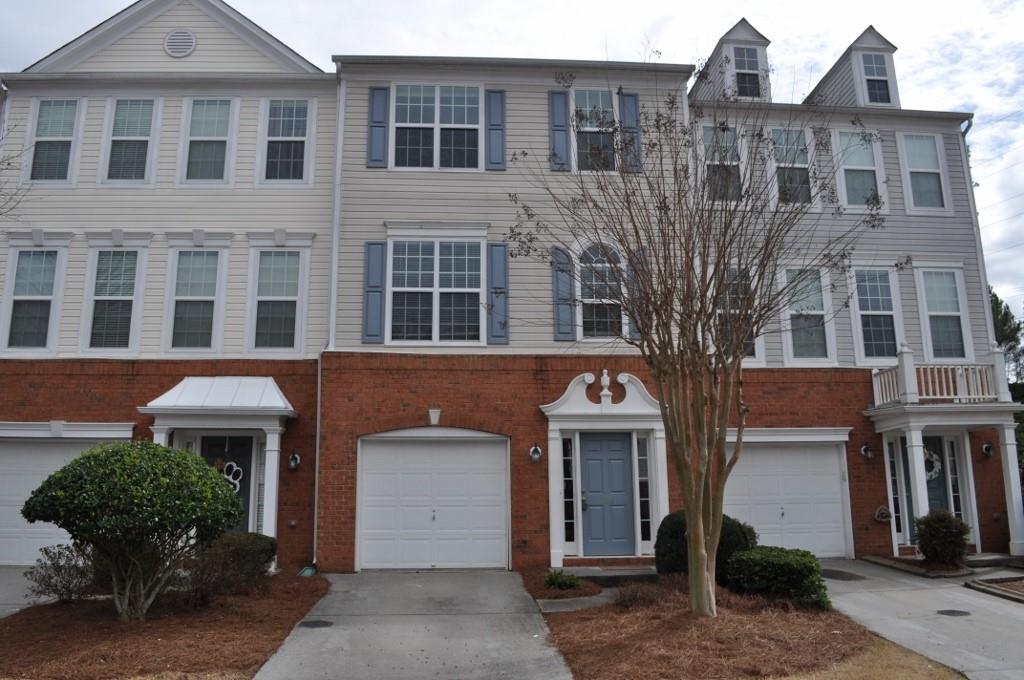 Gorgeous townhome in meticulous condition neutral paint, granite counter tops, tiles, and refrigerator. 3 bedroom, 2 full baths, and 2 1/2 baths and a nice deck. 9ft Ceilings, Open Floor plan, Fireplace, awesome "split master" floor plan offers spacious rooms with bedroom & bath on lower level. Phenomenal location close to GA 400, Windward, Avalon, Halycyon, restaurants & more!