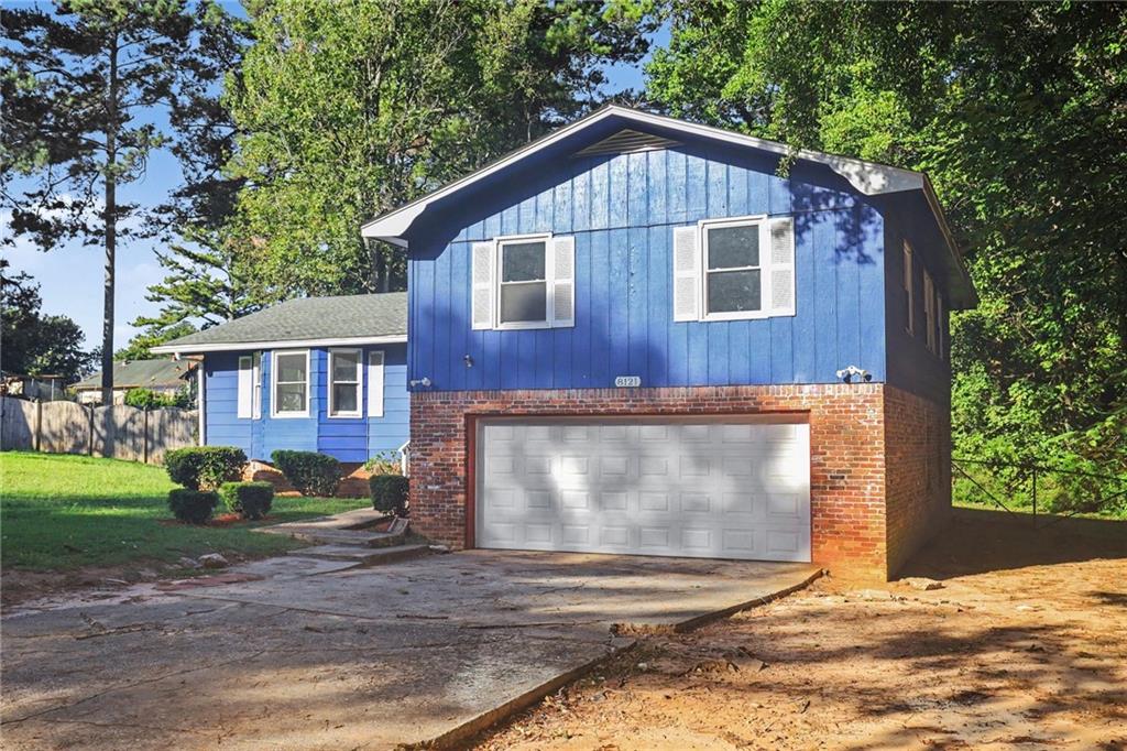 8121 Woodcliff Trail
