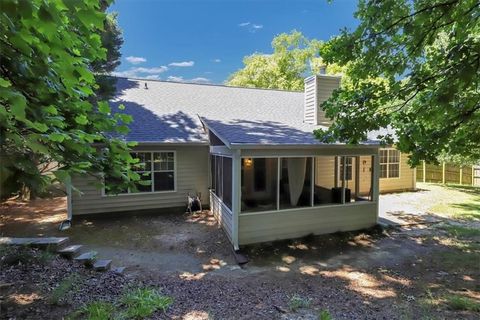 A home in Dacula